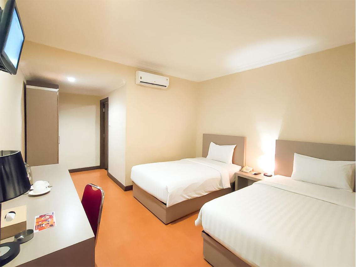 Kawana Hotel Padang  Exterior photo